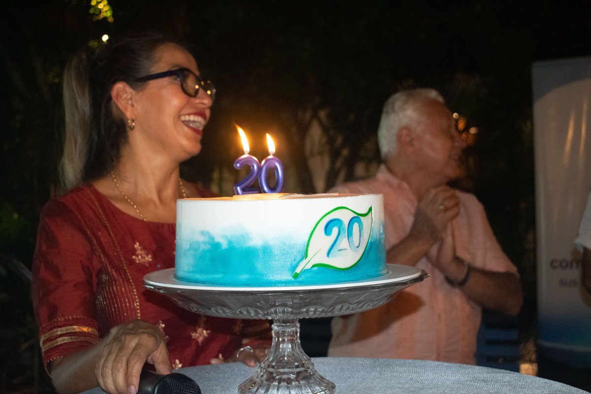 MariaTeresaVar6's tweet photo. Recibimos los 20 de años de Fundación Natura Bolivia, trabajando por la conservación de nuestras fuentes de agua, comprometidos en el cuidado de la naturaleza y el bienestar de los bolivianos. Que en los próximos 20 años continuemos sumando más aliados por la conservación👏💚 https://t.co/Id5WSoO47Z