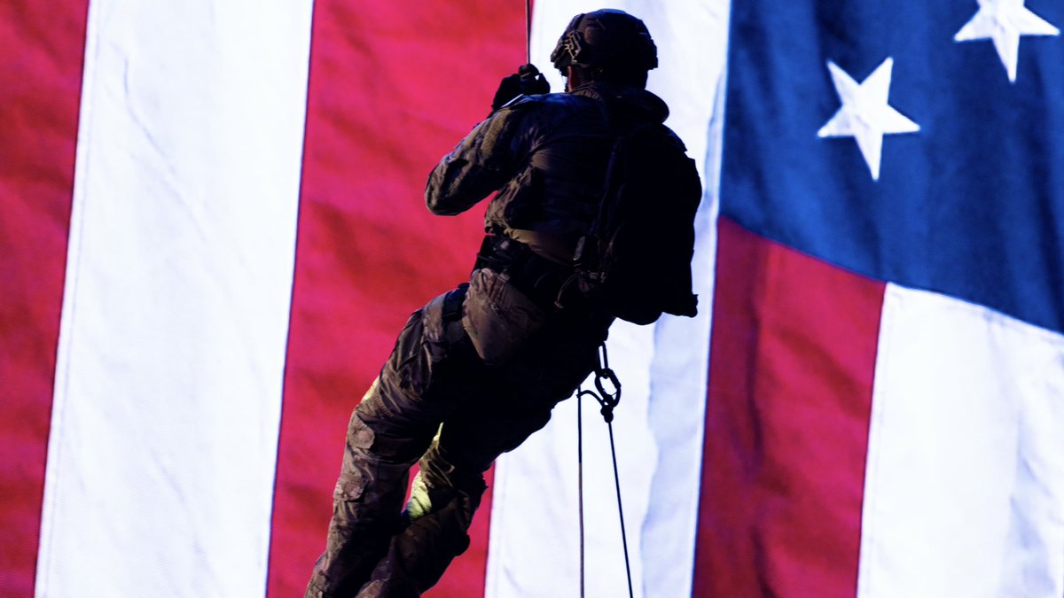 Feeling patriotic this Monday 🇺🇸 

#merica #rappel #operatorlife #oaf #sarodeo #fullsend #fullsendmode #dontlookdown #airforce #specialwarfare