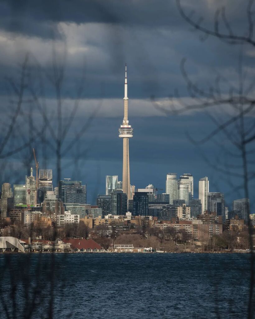 The tiny settlement of Toronto spotted through the woods...

#toronto #city #the6ix #skyline #cntower #lakeontario #clouds #StreetsOfToronto instagr.am/p/CqTiiqRv37l/