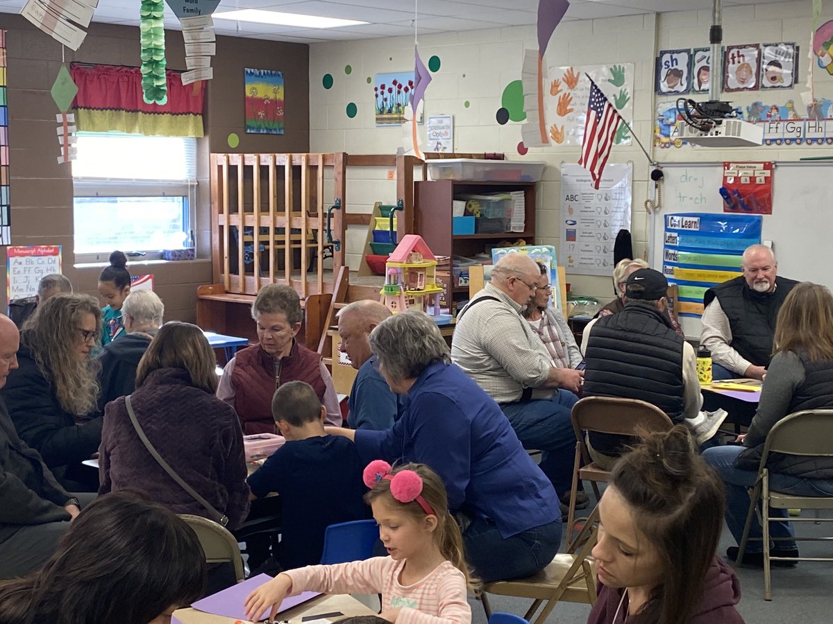 We got to celebrate our kindergarten Grandparents today. Everyone had a great time!