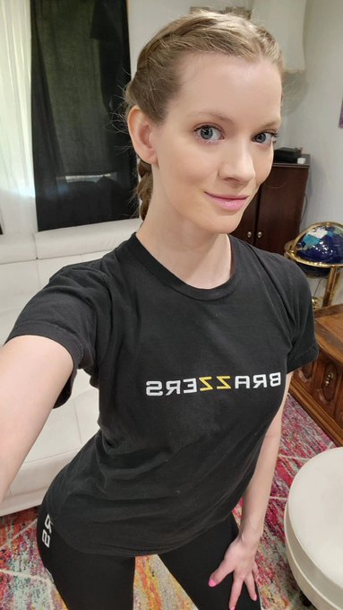 I'm on set helping out today, thanks @brazzers for the perfect PA outfit! https://t.co/57dEmaXoOp<a class="tags" href="/tag/brazzers">@brazzers</a>