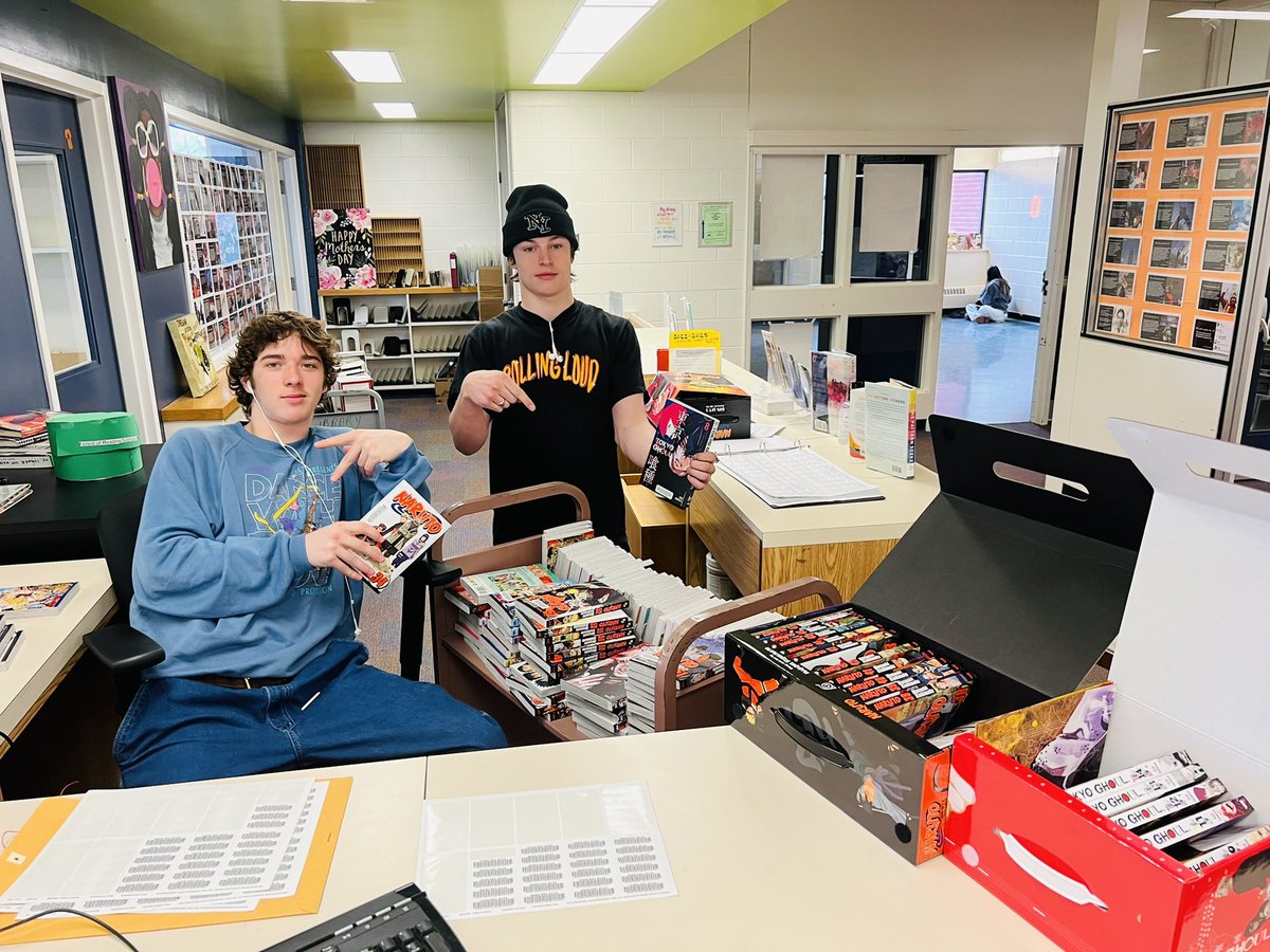 😍#SchoolLibraryJoy is @HarbordCI Grade 12 LLC Volunteers processing new requested Manga from @TheBeguiling like bosses! 📚 @TDSBLibrary @oslacouncil #studentvoice #LibrariesTransform #ReadingForFun