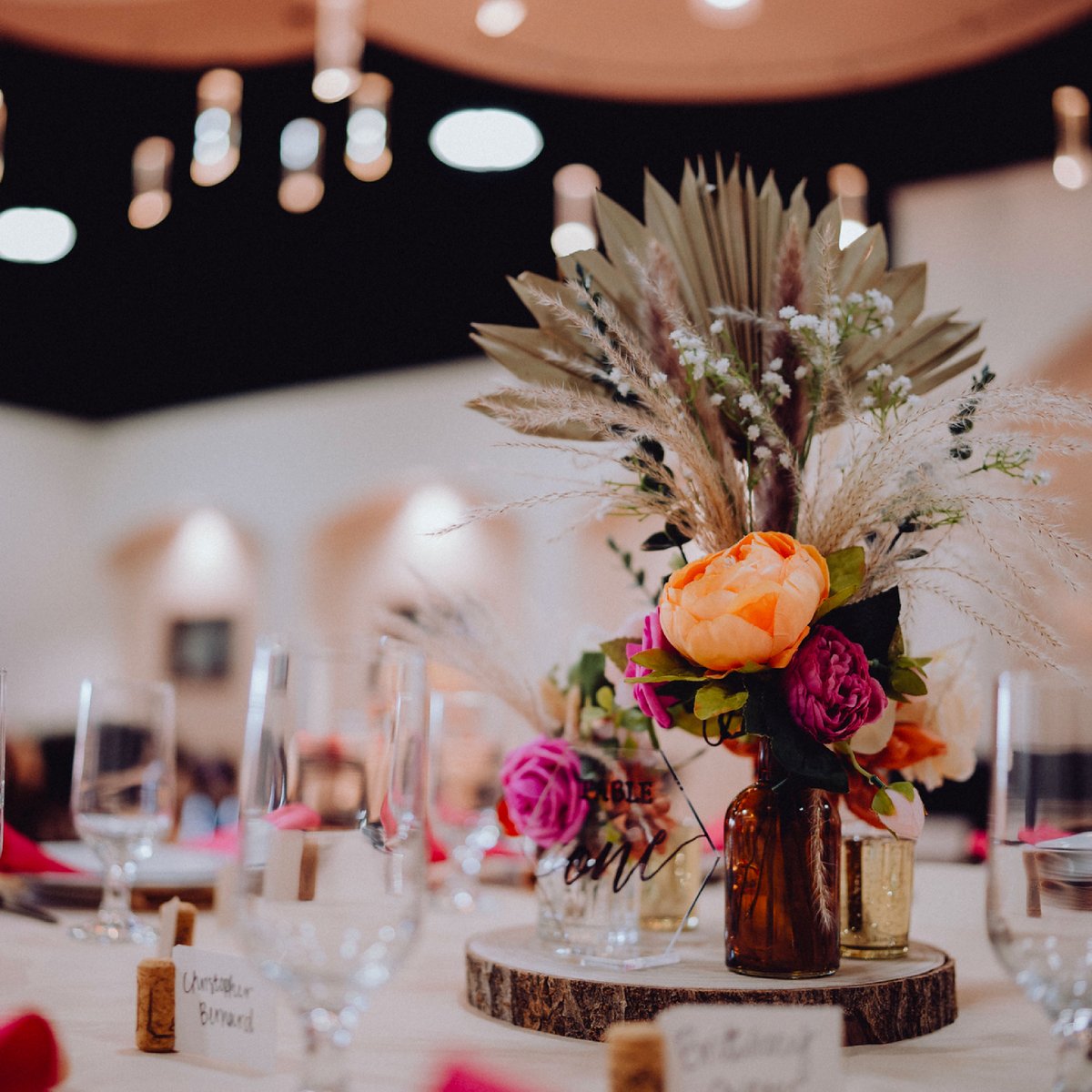 Capture the beauty of #WestTexas and taste of Texas' Best when you book a private event at #Llano. 🥂 llanowine.com