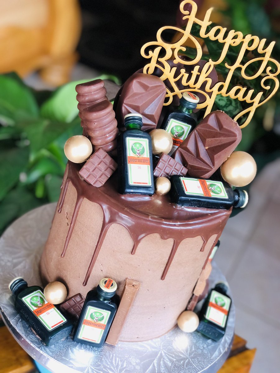 lights_di's tweet image. Still here to make your cake dreams come true ! Contact us for celebration cakes . 

IG: @cakesbydidlings

 #BBTaitans #GirlTalkZA #AFGvPAK  #joburgbaker #welovebaking #follow