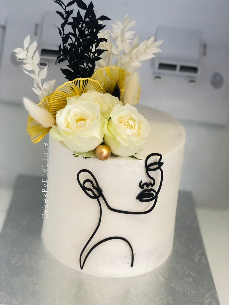 lights_di's tweet image. Still here to make your cake dreams come true ! Contact us for celebration cakes . 

IG: @cakesbydidlings

 #BBTaitans #GirlTalkZA #AFGvPAK  #joburgbaker #welovebaking #follow