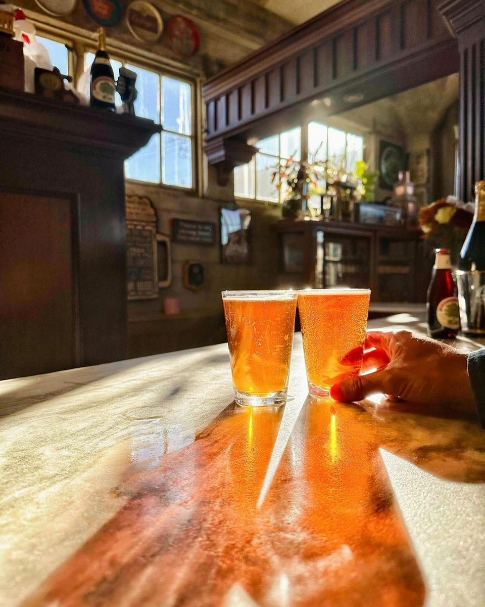 When the light is good. And the beer is better. 👌🍻 📷 Nicole Ravicchio #RaiseYourAnchor
