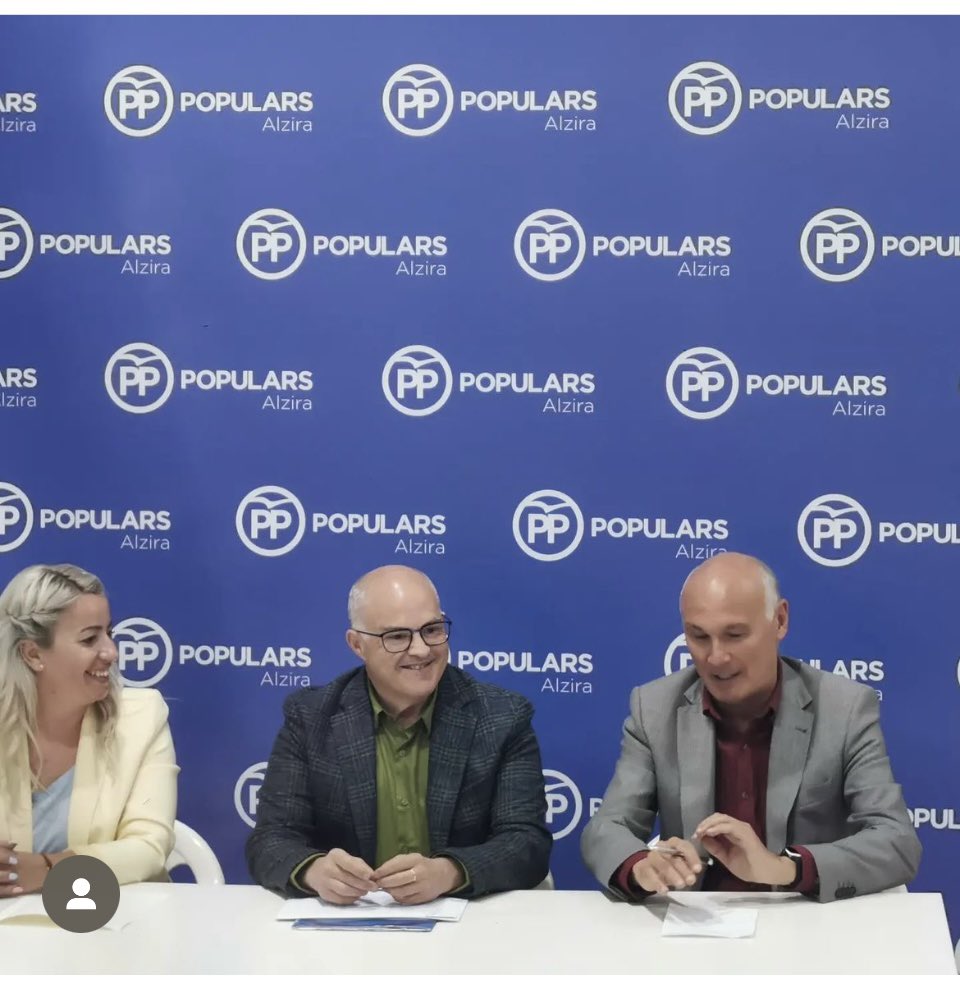 Hoy me he reunido en la sede de <a href="/PPAlzira/">PP Alzira</a> con colectivos afectados por la ley de bienestar animal, el compromiso es derogarla y redactar una nueva escuchando a todos los implicados <a href="/ppopular/">Partido Popular</a> <a href="/ppcv/">Partido Popular Comunitat Valenciana</a> <a href="/PPSenado/">PP Senado</a> <a href="/Abierto_PP/">AbiertoPP</a> <a href="/joselupalacios/">JOSE LUIS PALACIOS T</a>