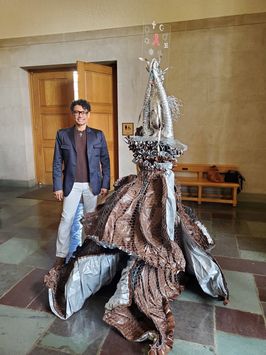 WFUProfWalker's tweet photo. INSPIRING! Today's @FaithCompassWFU at @wakediv Artist in Residence @EmilioAponte's exhibition opening "Under My Skin: One God, Many Faiths/Debajo de mi Piel: Un Dios, Muchas religiones" in Wait Chapel. @WaketheArts https://t.co/DSOmqqhKU2