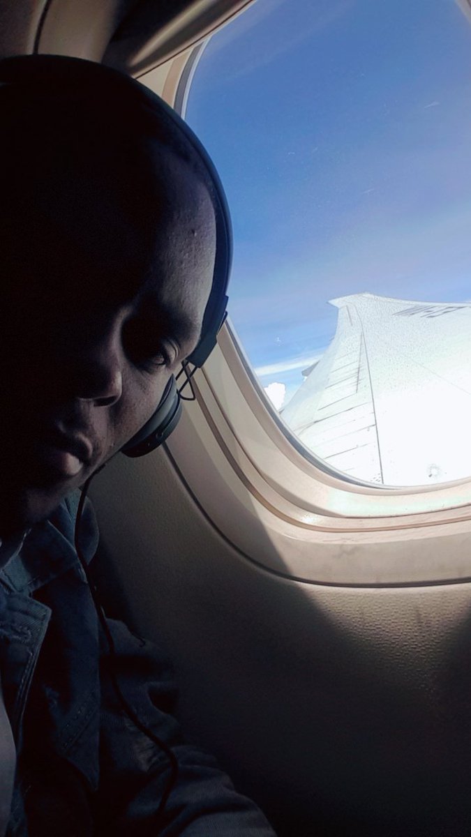 JephteMbangala's tweet image. De retour au pays après avoir passé un bref séjour à Paris à l'occasion du #SalonDuLivreAfricain.
Des très belles découvertes, des superbes rencontres qui vont certainement produire des lignes que le temps et l'histoire liront. 

Ps: c'est beau, mais c'est chez autrui.(1/2)