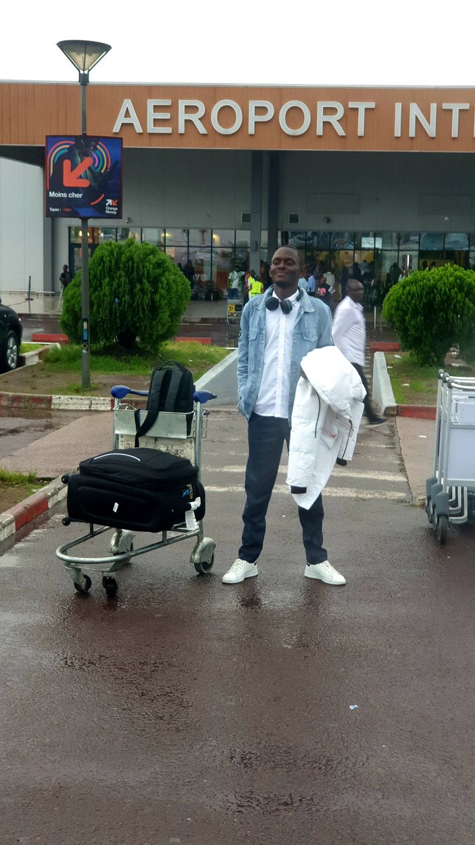 JephteMbangala's tweet image. De retour au pays après avoir passé un bref séjour à Paris à l'occasion du #SalonDuLivreAfricain.
Des très belles découvertes, des superbes rencontres qui vont certainement produire des lignes que le temps et l'histoire liront. 

Ps: c'est beau, mais c'est chez autrui.(1/2)