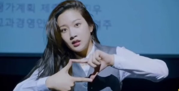 dorameirxx's tweet photo. 4 momentos na mídia que senti quase o mesmo sentimento (vergonha alheia kkkkk) - versão doramas https://t.co/81uyvhtX1Y
