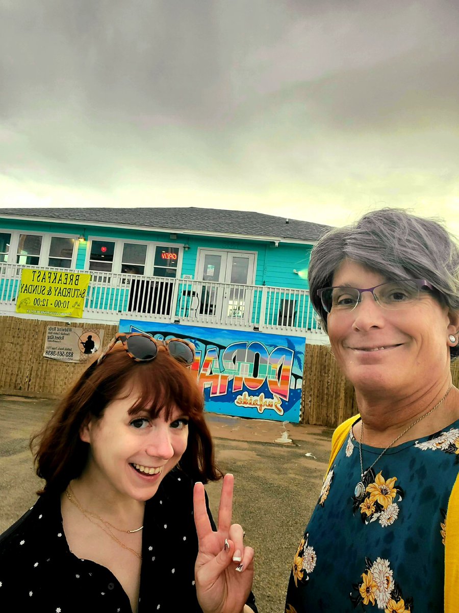 Regis ⁷ is seeing BTS IN TEXAS!! 💜 😭 (EP Day 1!) tweet media