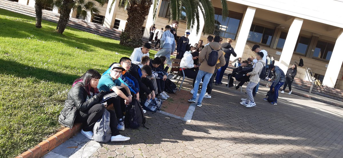 institutmvm's tweet photo. L'alumnat de 4t d'ESO de l'@institutmvm està realitzant el viatge final d'etapa a Cantabria. Hem visitat Santander i hem arribat a Suances per sopar i dormir. https://t.co/aXyKtUcSv8