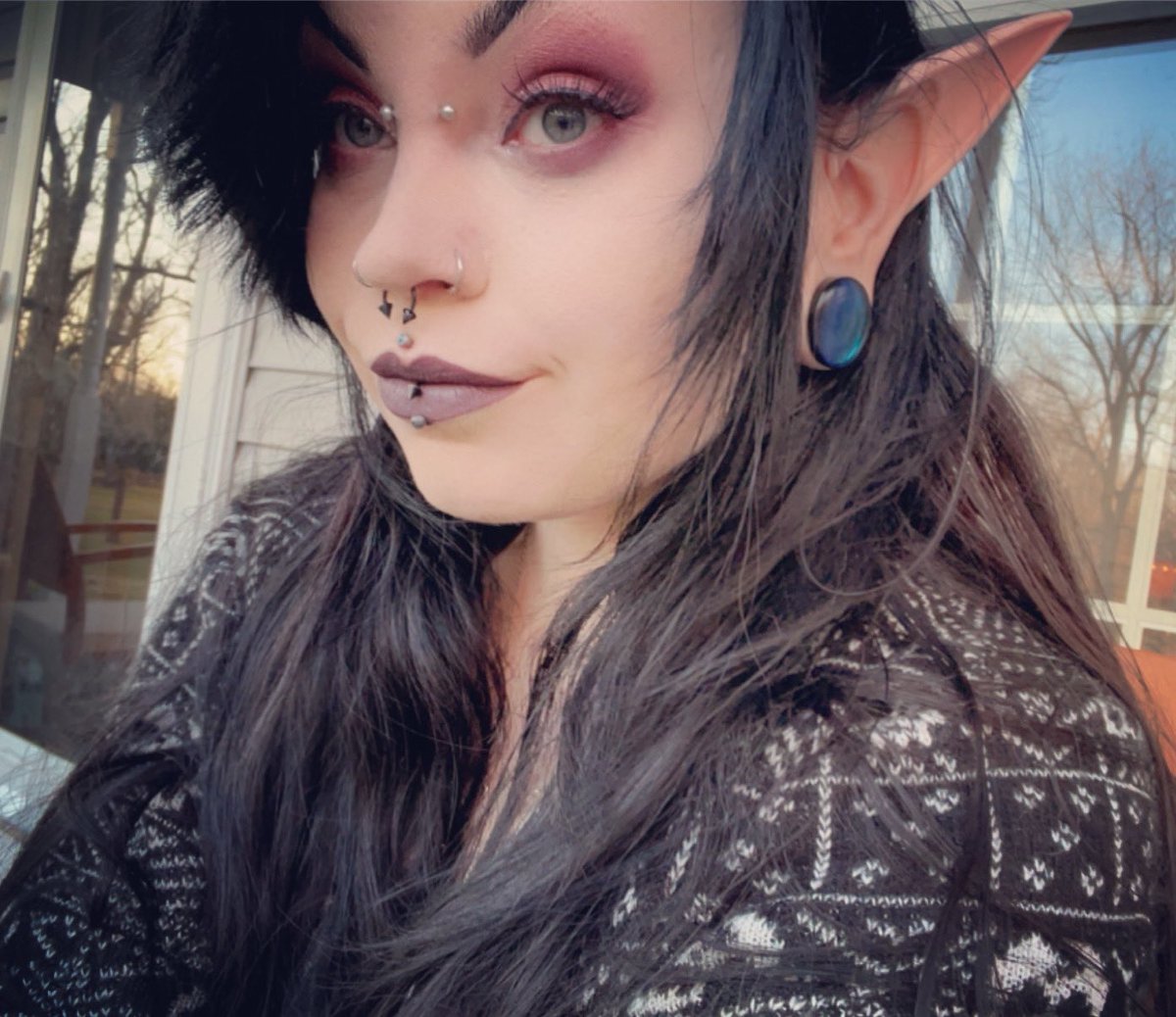 StrangeSn0w's tweet photo. I have no idea what I’m doing I’m just bored but also I’m an elf ah 
#goth #gothgirl #elfgirl #gothicelf https://t.co/e8EPMMh9Ce