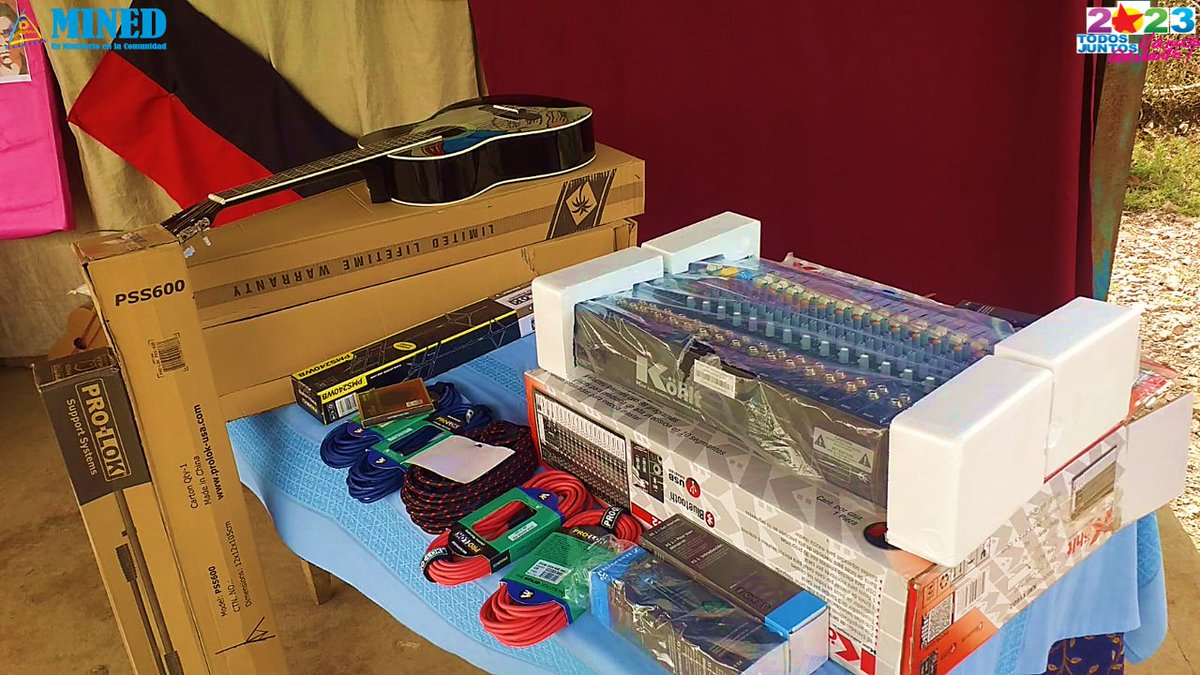 de_jinotega's tweet photo. Entrega de Instrumentos musicales al Centro escolar Pedro Lisímaco Vílchez para fortalecer las competencias musicales de nuestros estudiantes, gracias al esfuerzo de nuestro buen Gobierno Nacional.
#EnVictoriasEducativas 
#Nicaragua https://t.co/FhTBs5edJT