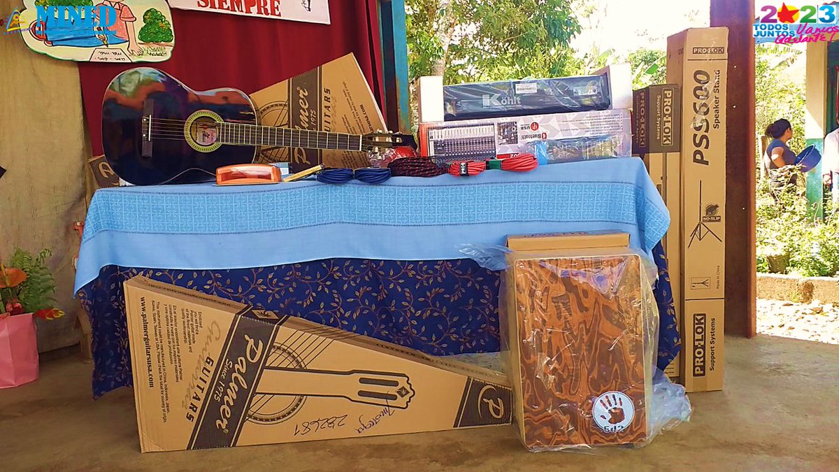 de_jinotega's tweet photo. Entrega de Instrumentos musicales al Centro escolar Pedro Lisímaco Vílchez para fortalecer las competencias musicales de nuestros estudiantes, gracias al esfuerzo de nuestro buen Gobierno Nacional.
#EnVictoriasEducativas 
#Nicaragua https://t.co/FhTBs5edJT