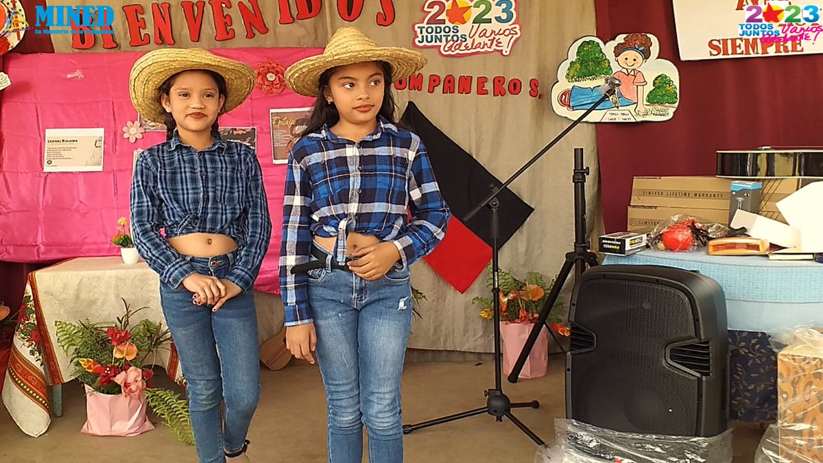 de_jinotega's tweet photo. Entrega de Instrumentos musicales al Centro escolar Pedro Lisímaco Vílchez para fortalecer las competencias musicales de nuestros estudiantes, gracias al esfuerzo de nuestro buen Gobierno Nacional.
#EnVictoriasEducativas 
#Nicaragua https://t.co/qQbLT8VeEs