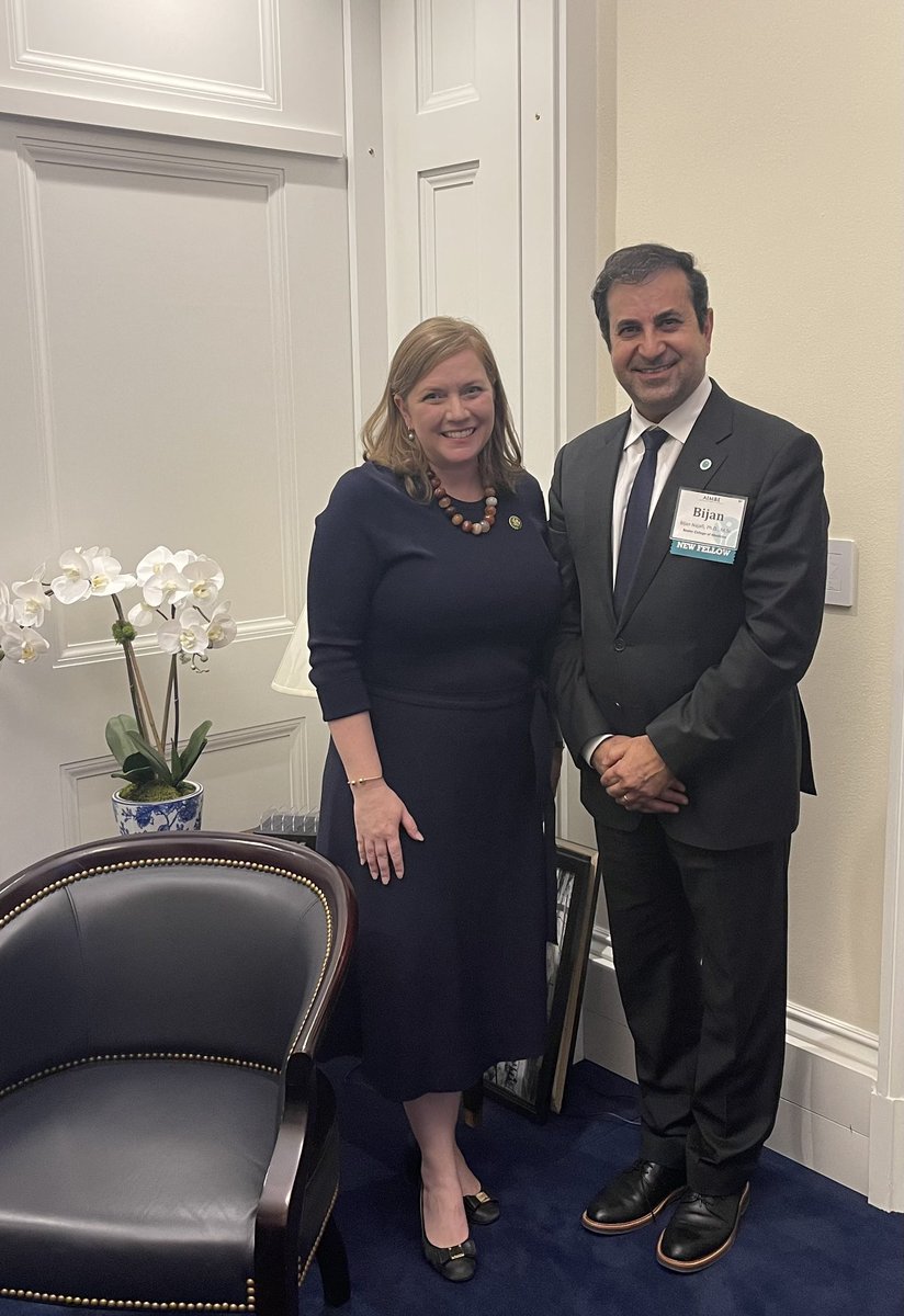 Met Rep Lizzie Fletcher! Discussed NIH/NSF funding's vital role in digital health & health equity. Excited to share @bcmhouston ‘s work in fostering engineer-doctor partnerships, enhancing #AI-driven personalized care & expanding #telehealth services. 🩺💻 #HealthEquity @aimbe