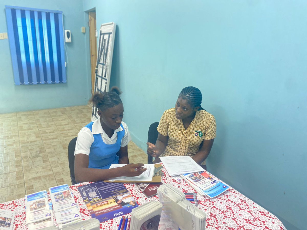 SamSharpeTC's tweet photo. Natassia Turner, a 4th year student in the school counselling program, assisted a Lacovia High student with her application to #SSTC.

#samsharpeteacherscollege #collegeinjamaica #bestcollegeinjamaica #bestcollegeinmontegobay
#lacoviahighschool https://t.co/wz6xdZjnP9