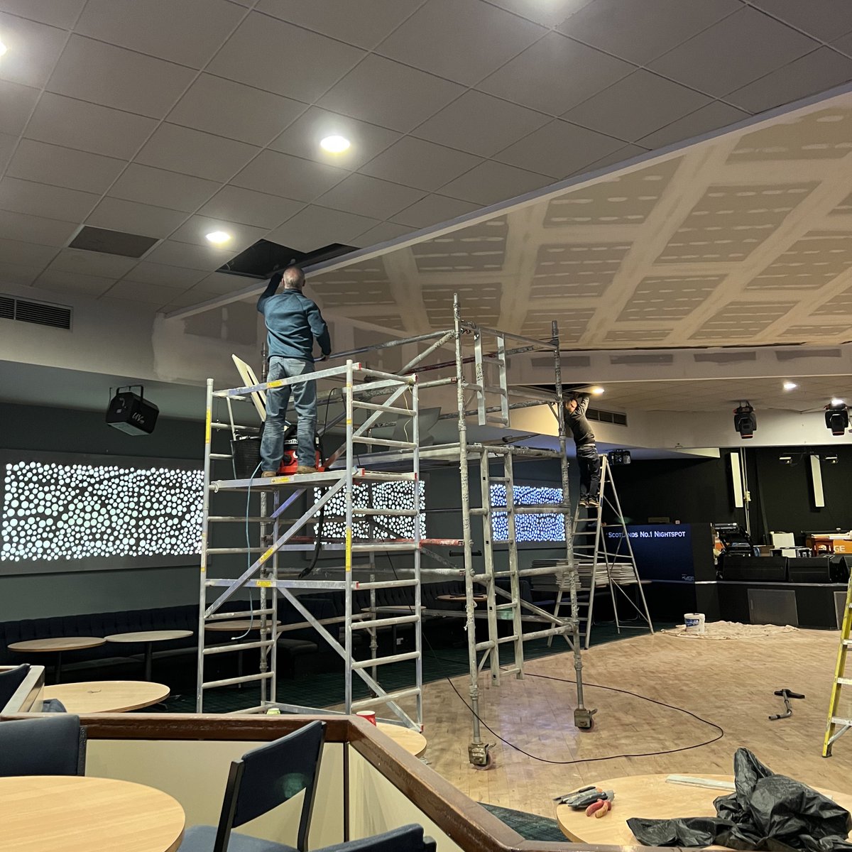 dalkeithminers's tweet photo. 🔨 Big changes in the last week as our Main Gate roof was raised.

New flooring on the way in the next few days! https://t.co/zswT0fqecW