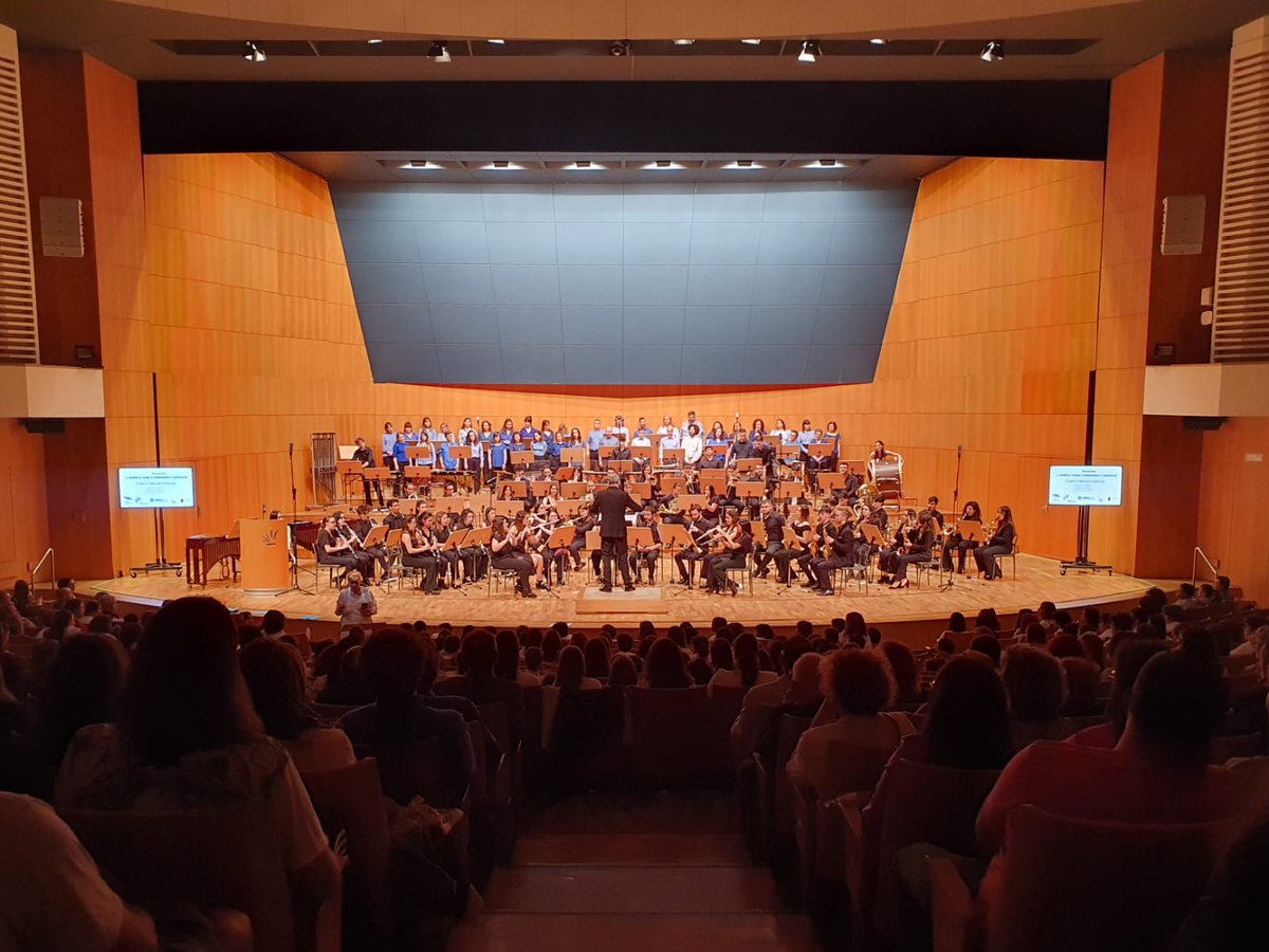 Educarm's tweet photo. Éxito del concierto de la Banda Sinfónica del @CSMMURCIA  junto a los coros escolares del Programa Educativo 'Cantemus' en el @AUDITORIOMURCIA.

#RegióndeMurcia #Educación https://t.co/dIxCBCnGRJ