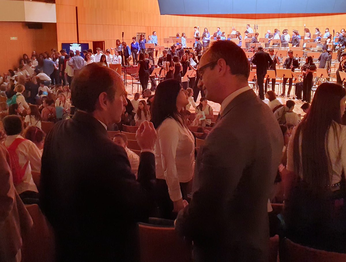 Educarm's tweet photo. Éxito del concierto de la Banda Sinfónica del @CSMMURCIA  junto a los coros escolares del Programa Educativo 'Cantemus' en el @AUDITORIOMURCIA.

#RegióndeMurcia #Educación https://t.co/dIxCBCnGRJ