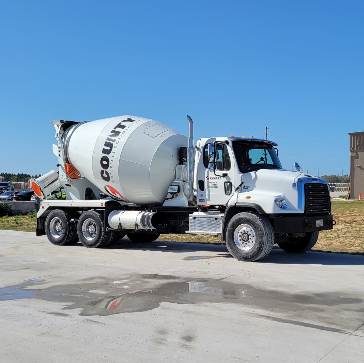Tireboss's tweet photo. Check out this brand new TIREBOSS® 2 system install for our friends over at @CountyMaterials
#NewInstall #TirePressureControl #Tireboss #CountyMaterials #CentralTireInflation #TPC #CTI #ReadyMix #ConcreteTruck #ConstructionTech #CementTruck #CementTruckDriver https://t.co/SvTqx3vIGV