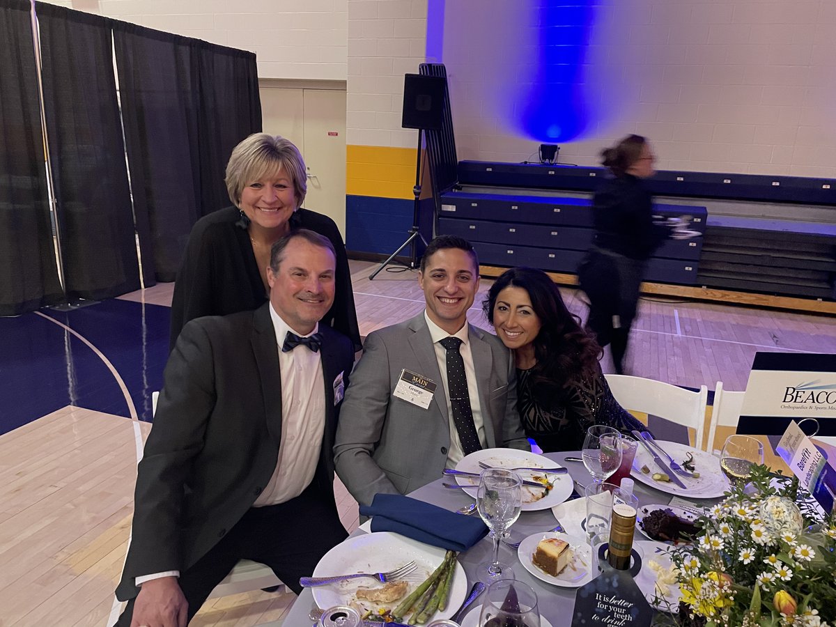 BeaconOrtho's tweet photo. Our Beacon team represented at the @MoellerHS Main Event Saturday night, an evening of celebration &amp; fundraising for one of our many local partner high schools! 👏 #BeaconDifference https://t.co/KnOILyoh6n