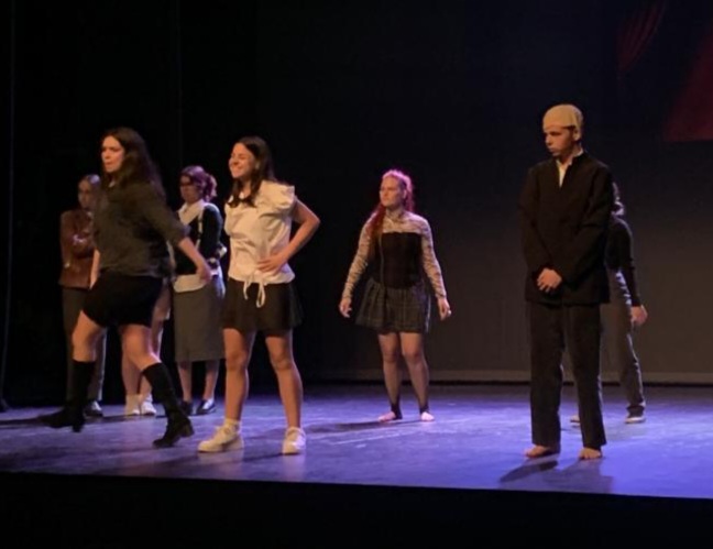 EPenedes's tweet photo. Avui, Dia Mundial del Teatre, l'alumnat i el professorat de l'#escenicbaixpenedes ha participat en la 1a Jornada de la Xarxa d'Ensenyaments Teatrals de Tarragona. Hi hem fet tallers, mentories sobre obres pròpies, hem conegut molta gent i hem actual al Teatre Metropol. https://t.co/UdfoJmjXKW