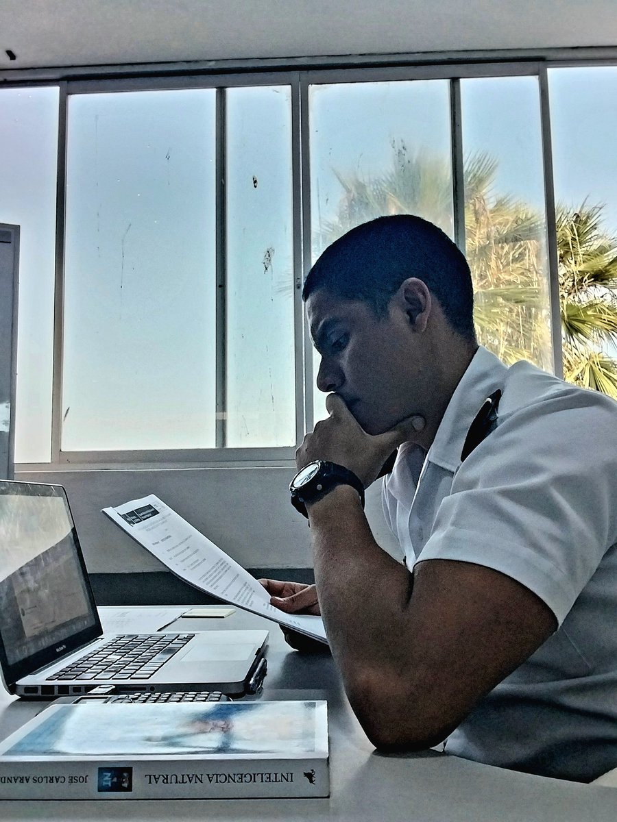 Axel952's tweet photo. Marino mercante no es de oficina, dice la canción 

#losfallé https://t.co/AMX7nz7AvA