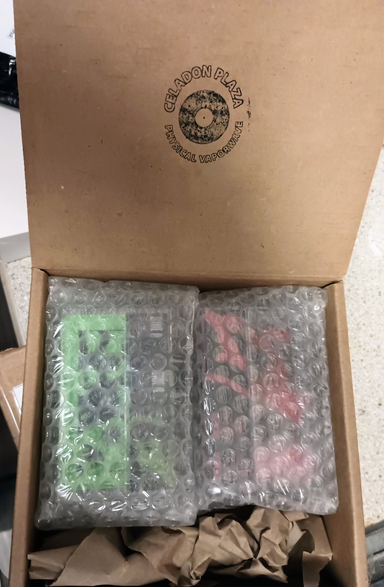 Mail haul today courtesy of @sonospectrum <a href="/Inttelecomvapor/">International Telecom</a> @exqstnghts <a href="/gendem4/">GENDEMA ⛨</a> <a href="/mmrycrd/">mmry.crd</a> <a href="/byllogan/">‡ llogan ‡</a> 

Special thanks to <a href="/CeladonPlaza/">Celadon Plaza Records</a> for possibly the best cassette packaging I've ever seen.