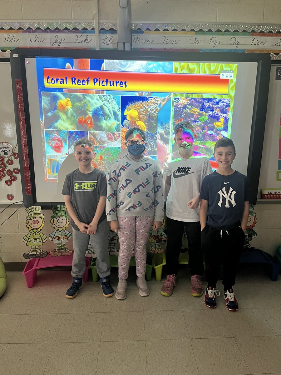 MrsMcGurl's tweet photo. Our first presentations of the year were a success and a great learning opportunity! The students loved working together, then presenting their slideshows! @FJDugan @MTPSNJ #thirdgrade https://t.co/bn7DcITKx3