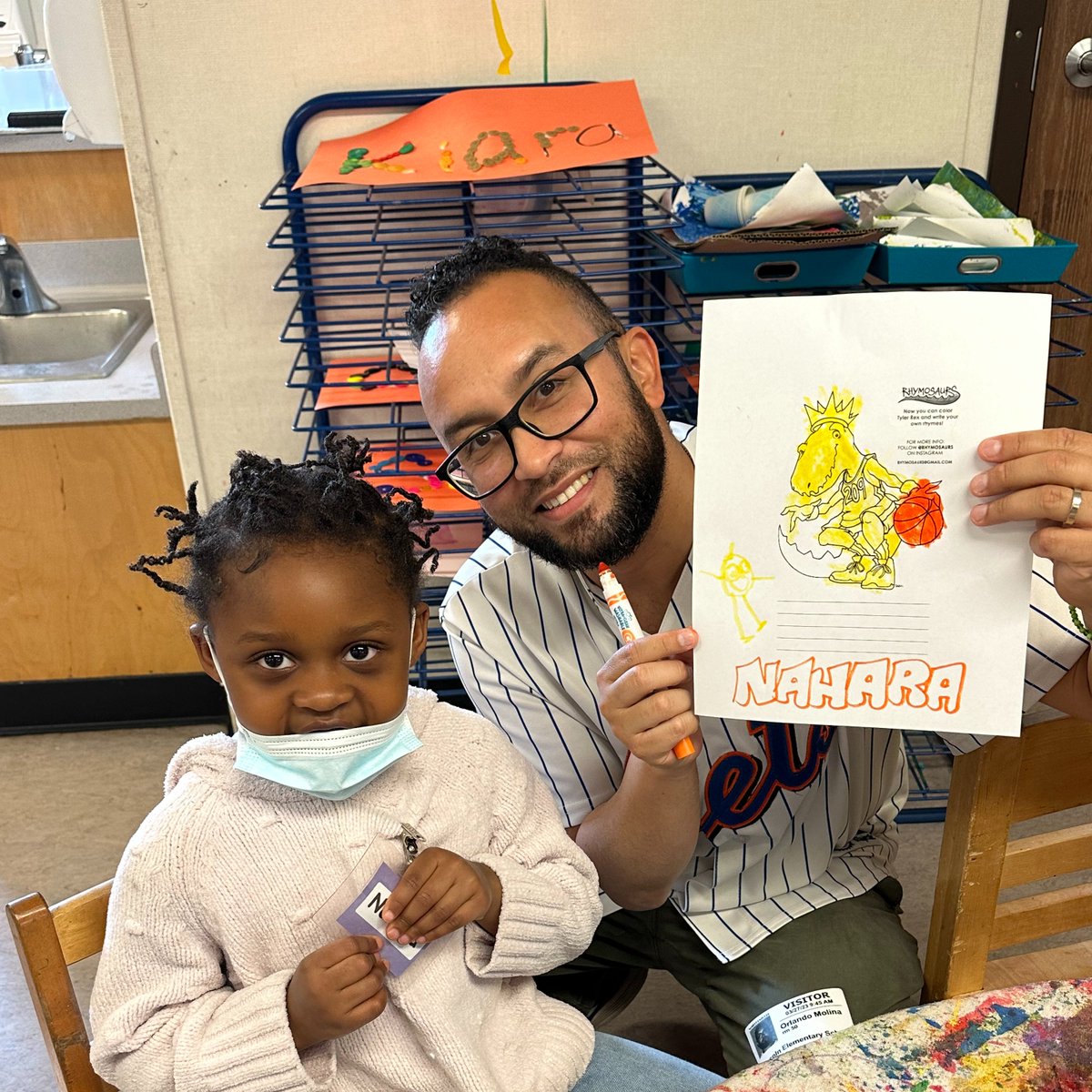 Preschoolers took a trip to the #HipHopZoo! Orlando Molina, the author of the #Rhymosaurs series, stopped by to teach us about rhyming and creating beats. This class got to rap about their favorite animals and snacks, and they ended their session by coloring some dinosaurs.