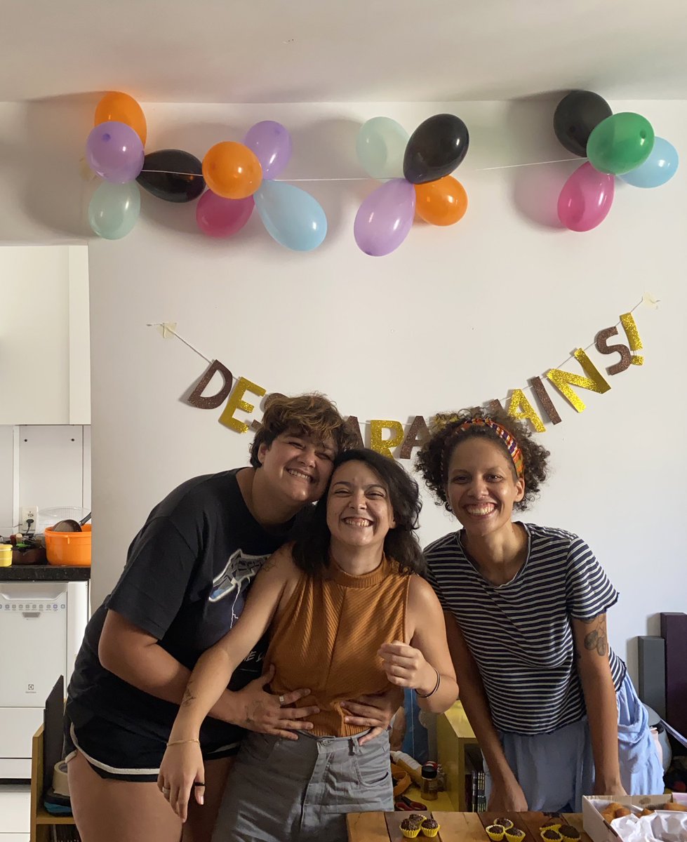 Adotem a prática do desaniversário surpresa. Uma festa de aniversário fora da data, surpresa e com comidinhas de aniversário 🥰❤️

Esta é a minha família, eu que achei, sozinha, eu que achei ❤️🥰

<a href="/NathHonoriio/">Nath</a> <a href="/laisbuarque7/">Laís da bateria ☭</a>