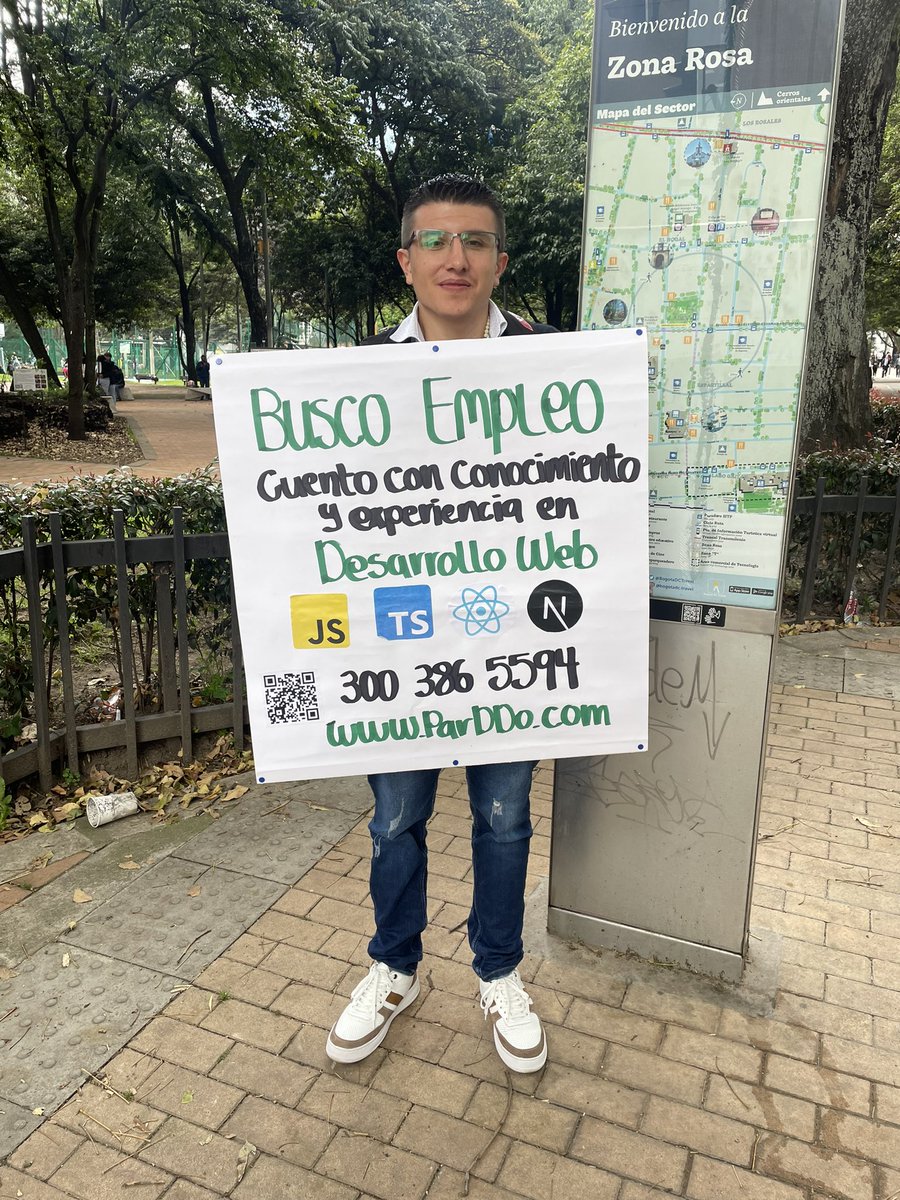 MayraLunaU's tweet image. No conozco a este chico pero estuvo más de 2 horas a media cuadra de mi oficina con este cartel. 

REPOSTEAR NO CUESTA NADA. 🫡