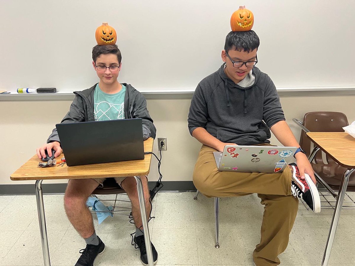 dulles_robotics's tweet photo. Recap (Part 2):
As competitions season approached we worked hard to develop and cultivate strong engineering skills so we could be prepared for competition!! 🛠️🤖🦾 https://t.co/fDS8zFNkYt