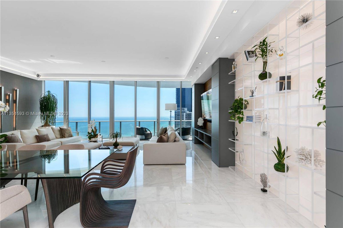 VaneauMiami's tweet photo. Own a truly luxurious home in one of Miami's most sought-after buildings https://t.co/tm6DN1lKZx

#vaneau #luxuryrealestate #immobiliermiami https://t.co/20342rrR4X