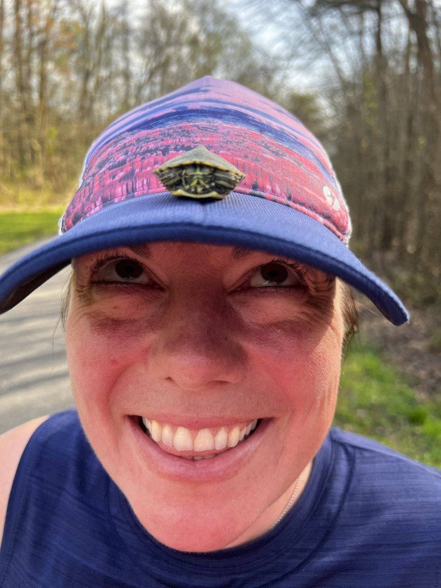 mrsgstearns's tweet photo. A humid post work run. Even helped a little friend across the greenway. #herstory #wywla @healthywake #halfmarathontraining #ncvolee #flystyle #oiselle https://t.co/yd4rfBl519