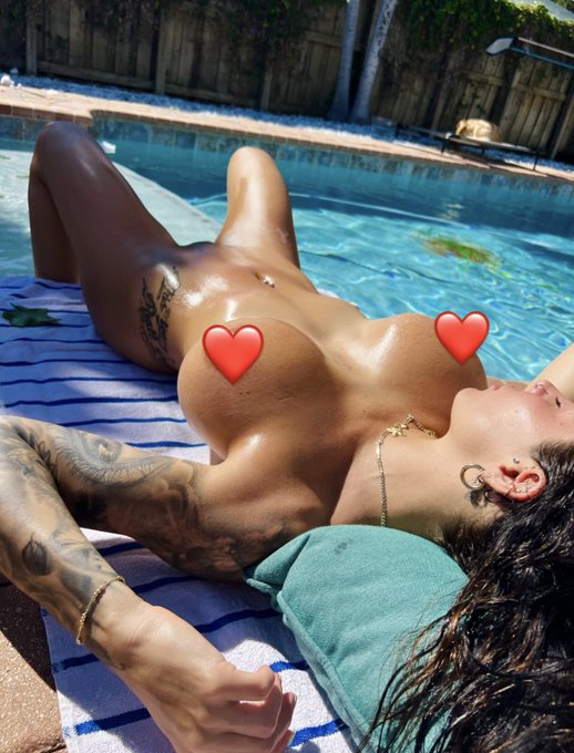 Half off for the next 10 people ;) https://t.co/jP83ghpYjc 💦 https://t.co/Z6BNwqwcY9