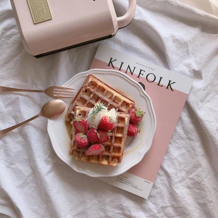 combcoffee's tweet image. 🐝 . . . Pedido:  Combo Buzz Romantic

De:  yos
Para: @EU02OPH

Mensagem: você não sabia oque queria então eu mesmo escolhi, espero que goste.