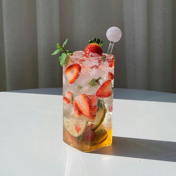 combcoffee's tweet image. 🐝 . . . Pedido:  Combo Buzz Romantic

De:  yos
Para: @EU02OPH

Mensagem: você não sabia oque queria então eu mesmo escolhi, espero que goste.