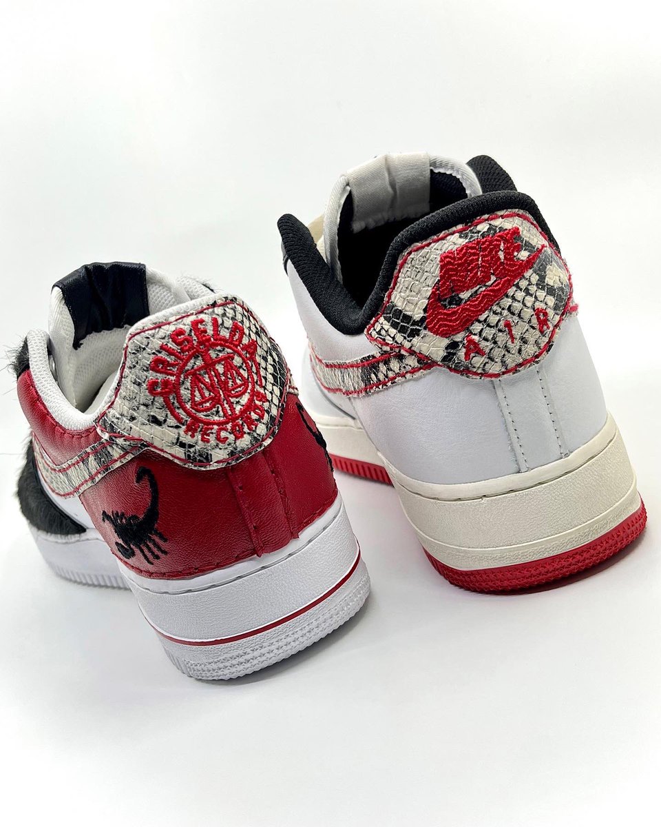 WhoTF_isBuddy's tweet photo. #PraiseBoth ๐ฆโ๏ธ๐จ๐พโ๐จ
The GxFR No.1
The Ivory Sidewinder
Nike Air Force 1โs c/o Nigel Badman. https://t.co/H6EHXmYXHt