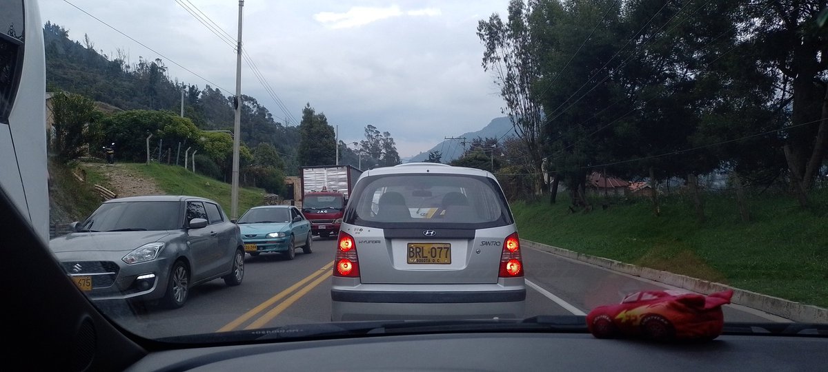 johnjaColombia's tweet photo. @PerimetralOB @LunaAyala17 Yo no veo ninguna vía habilitada. Estamos detenidos después de arrayanes hacia calera https://t.co/0pxoDUzrFF