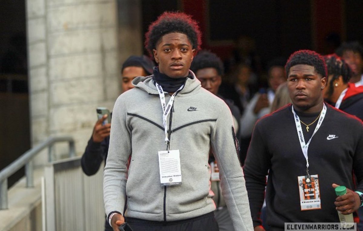 23kMarion's tweet photo. Don’t make a mistake and miss out on him 💯 7 Gone do it 🤞🏾 #1 rb in my eyes , i hope i get to play with you in college my guy🖤  @Dshawntae7 https://t.co/GwFG80ShDF