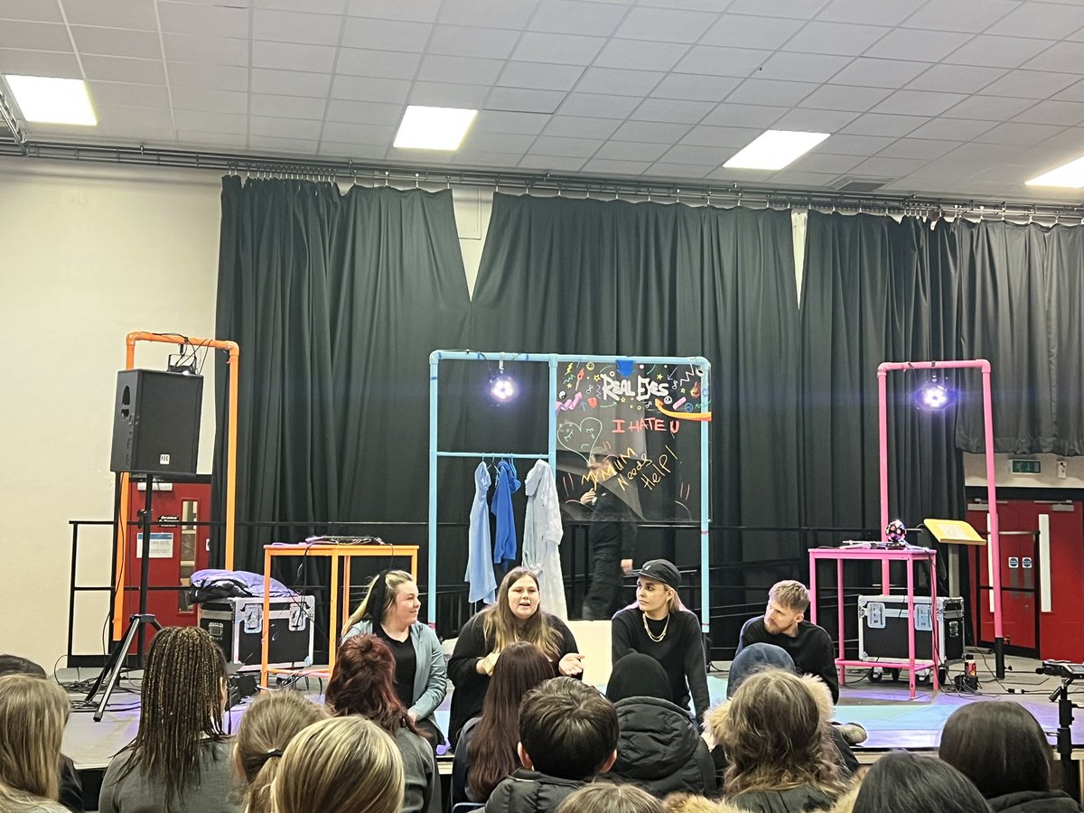 kings_liverpool's tweet photo. Some of our Year 10 &amp; 11 students were treated to the memorising @KitchenSinkReal today! What an amazing performance followed by a Q&amp;A with the writer and cast members and a workshop! Thank you so much 👏🏼🎶🎭 https://t.co/kEpjDhxHH6