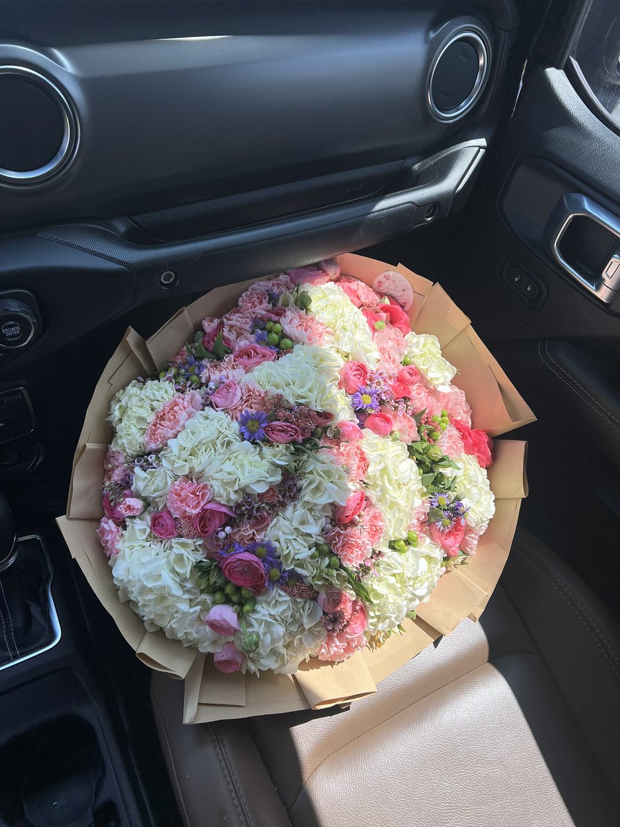 ayalassweetstem's tweet photo. F L O R A L 💐 ig: @ayalassweetstems https://t.co/nJZCF9UgES