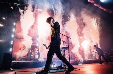 #iHeartAwards #FaveTourPhotographer #JoshuaHalling × #LouisTomlinson 
✗✗
︶ 