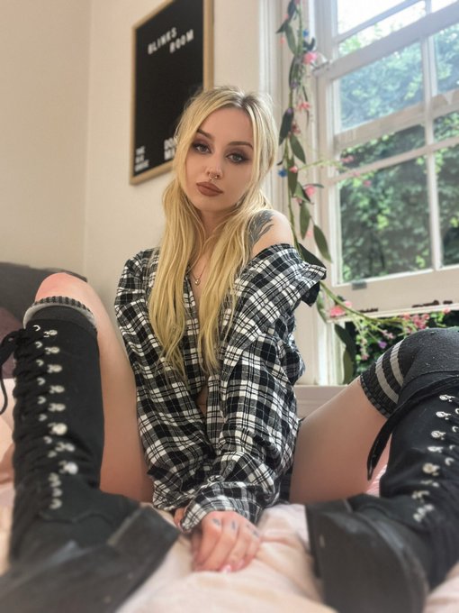 Plaid shirt is the slxttiest thing a man can wear https://t.co/oIgWa3Ol3i