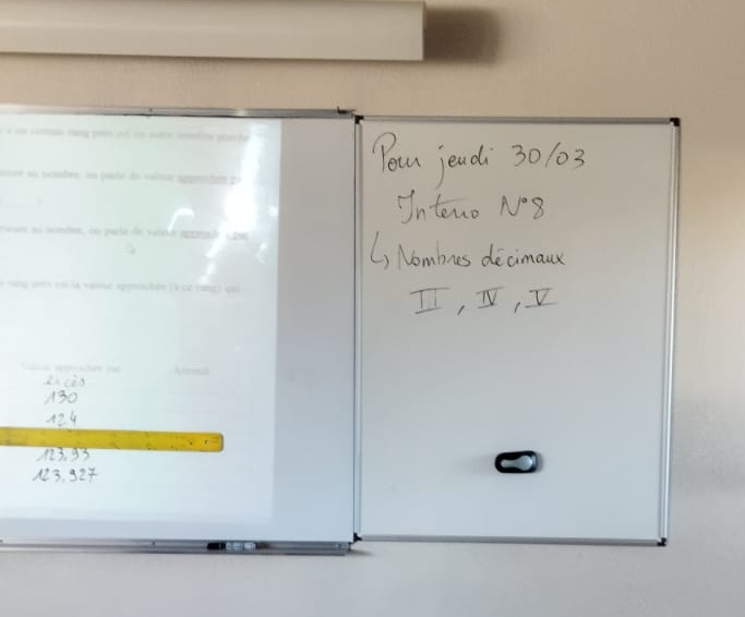 1Prof2Maths's tweet photo. Ce matin, j'ai découvert à ma grande surprise que j'avais enfin une extension rajoutée à mon tableau blanc dans ma salle.
Il me suffit de pas grand chose pour égayer ma journée ☺️ https://t.co/uvNy1Za9ym