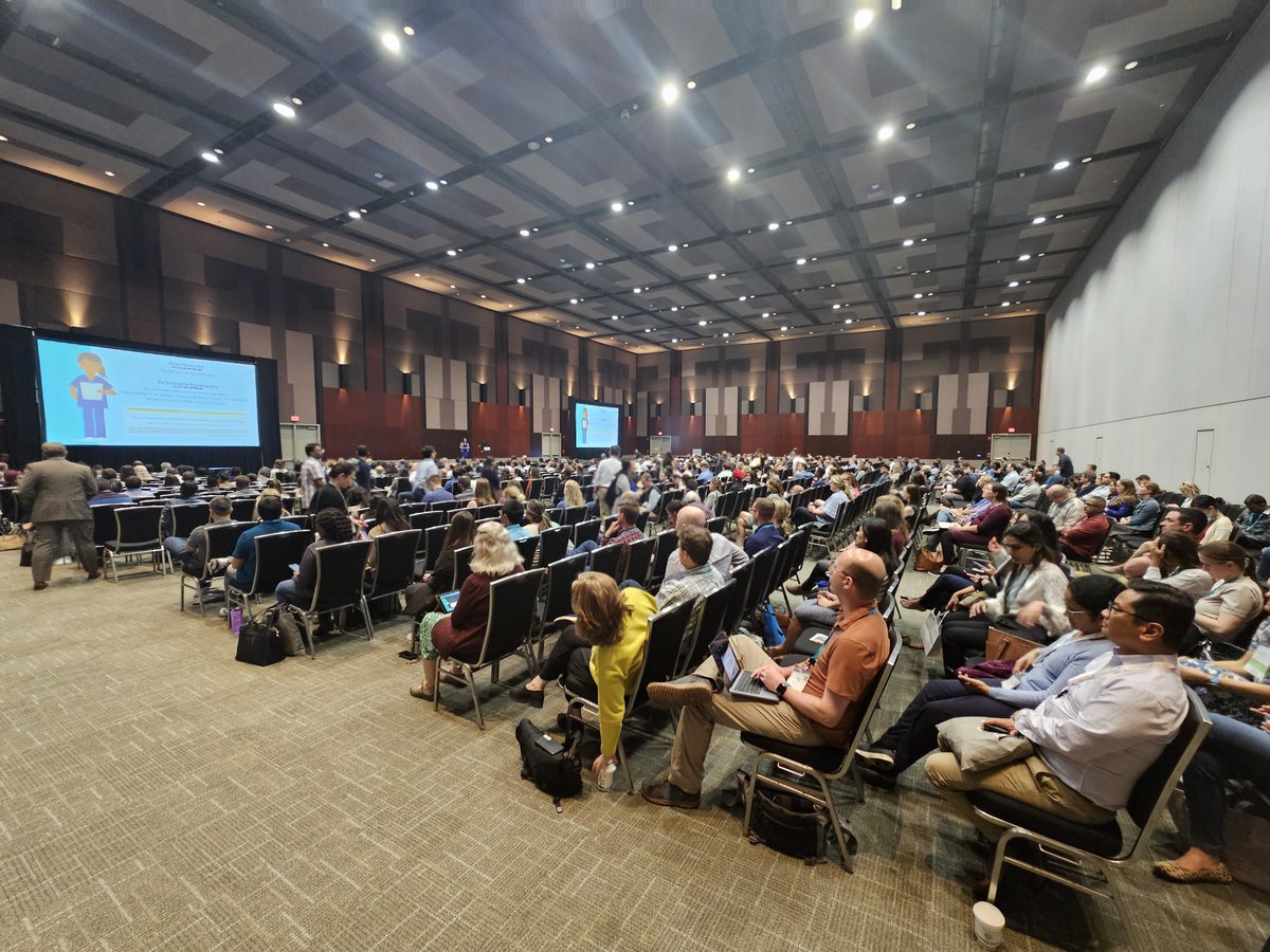 DoctorVig's tweet image. @SuchitaSata with absolutely ELITE slide work and a crowd of like 50,000 people in this giant ballroom. What a great cirrhosis talk!